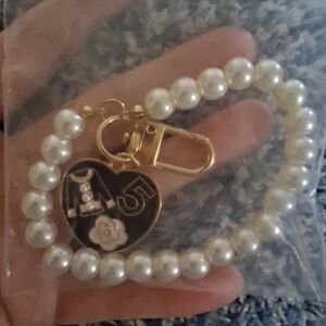 Chic Pearl Bracelet with Gold Heart Charm